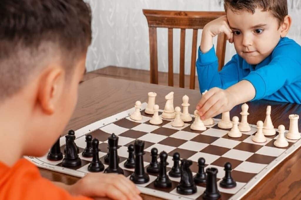 Pourquoi apprendre les échecs aux enfants