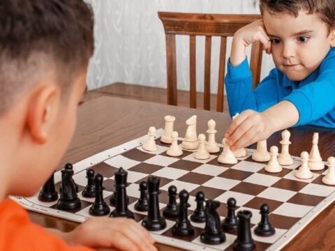 Pourquoi apprendre les échecs aux enfants