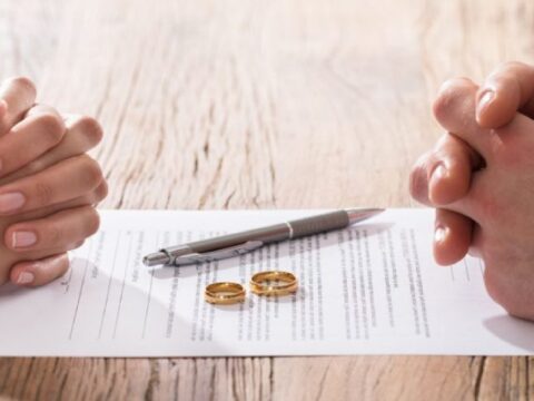 Qui prend en charge les frais de notaire liés à un divorce